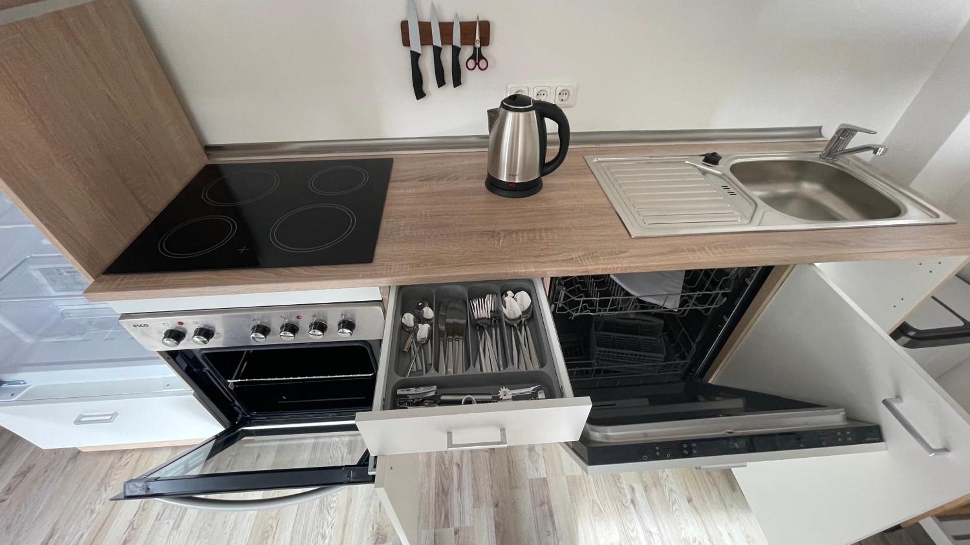 Oase Im Gruenen Hinterhof, Eg, Ruhe, Terrasse, Carport, Free Paytv, Kaffee&Tee, Fahrraeder Leilighet Duisburg Eksteriør bilde